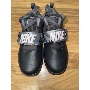 Nike NEW Team Hustle D8 Boys Sz 3Y Black Gray‎ Camo Sneakers Basketball Shoes